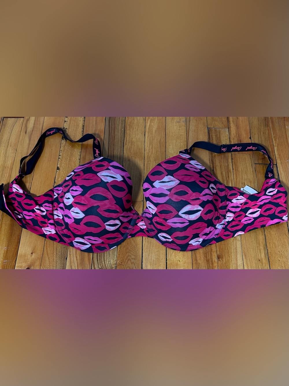 Victoria’s Secret PINK & Black Lip Print bra